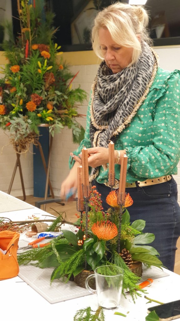 Prachtige creatie, gemaakt door een cursis van After All Vakopleidingen Bloemschikken.